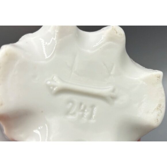 Antique White‎ Porcelain Bud Vase Gold Tone Leaf Design Ornate Scalloped Edge - Picture 5 of 6